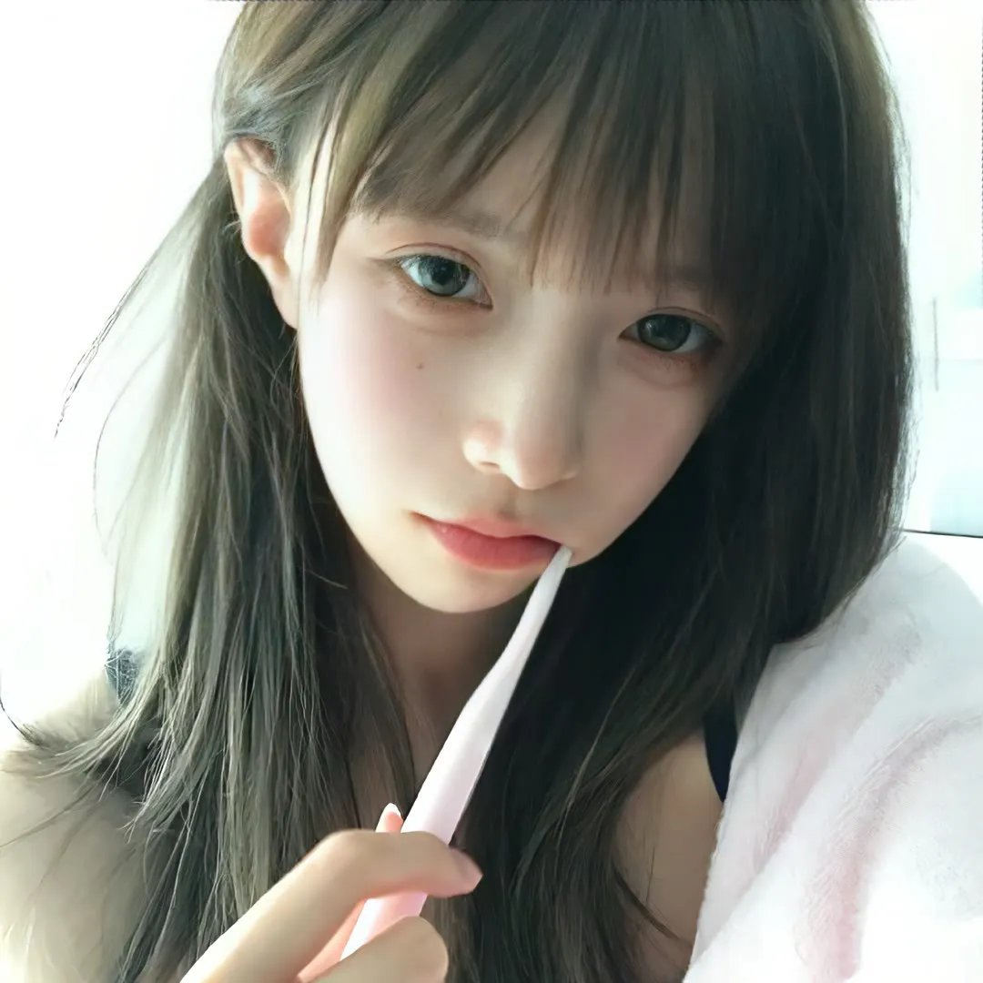 双眼凝视